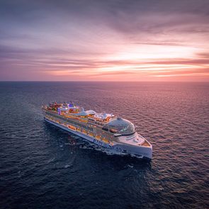 Icon of the Seas_RCI_außen_Schiff