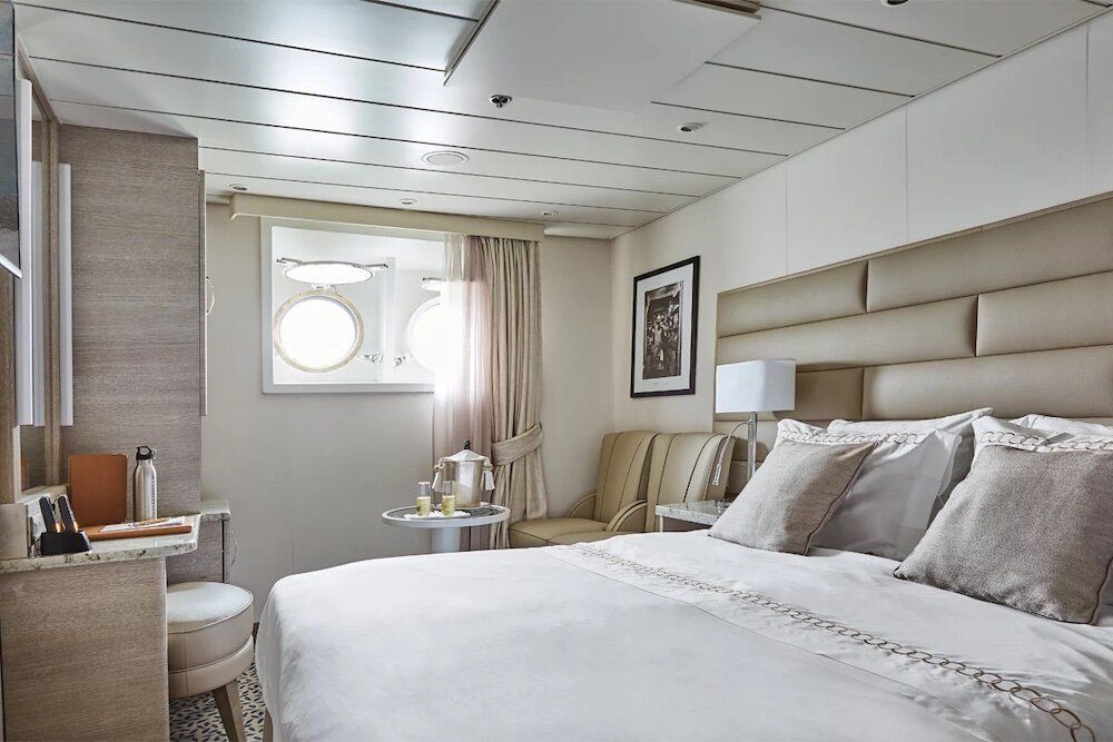 Silver Explorer - Silversea - Adventure Class (AC)
