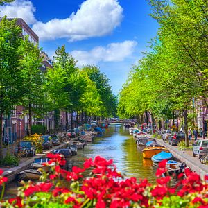Stadtkanal_Amsterdam_AdobeStock_119232914©adisa