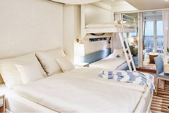 AIDAprima Junior Suite Lounge
