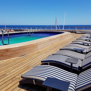 Big Buddha Nakkerd Hill_Phuket_AdobeStock_167744560©chachanit_ztv5