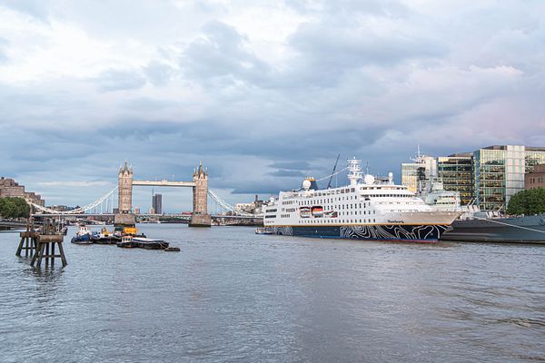 MS Hamburg in London
