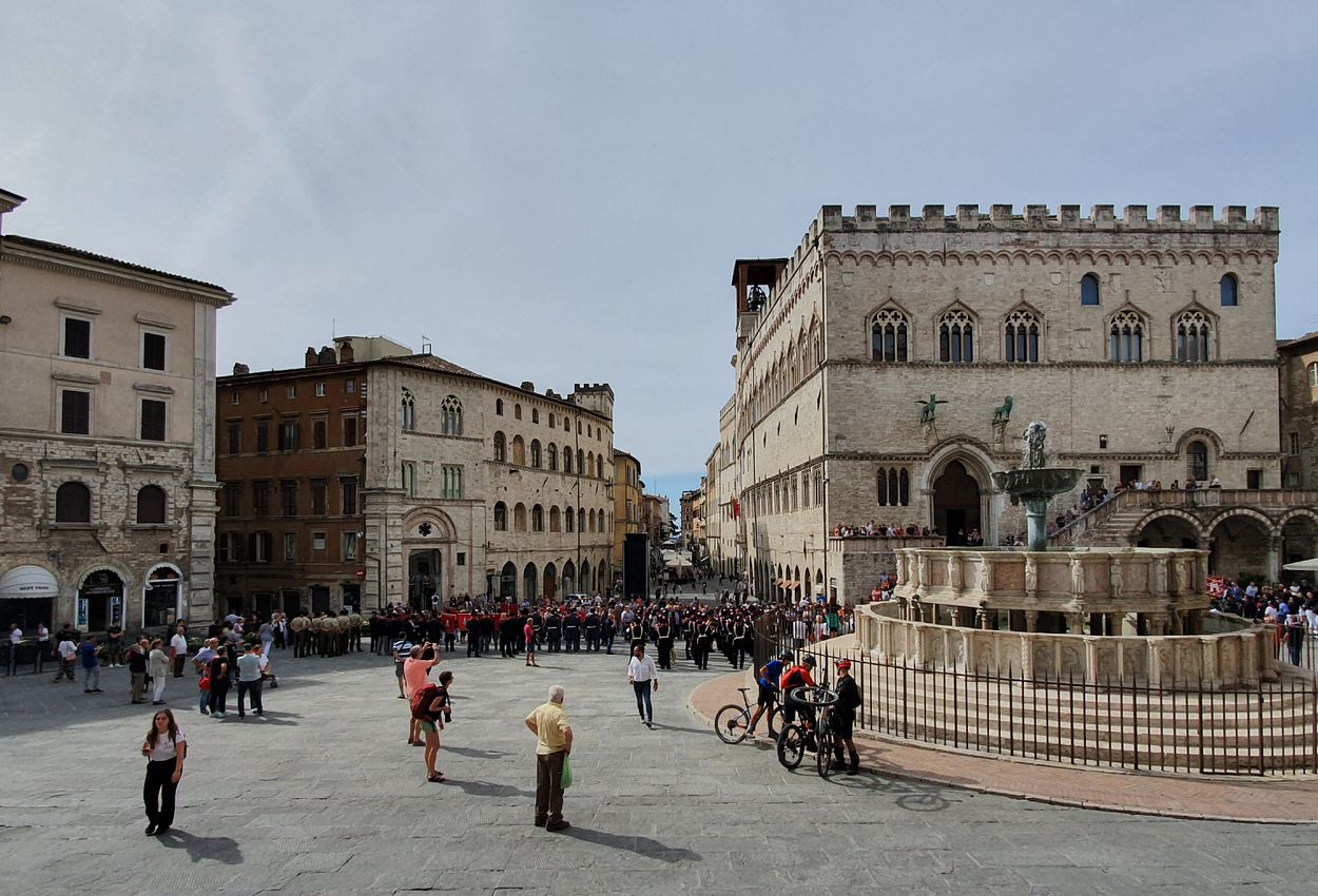 Der Palazzo dei Priori am Fontana Maggiore in Perugia