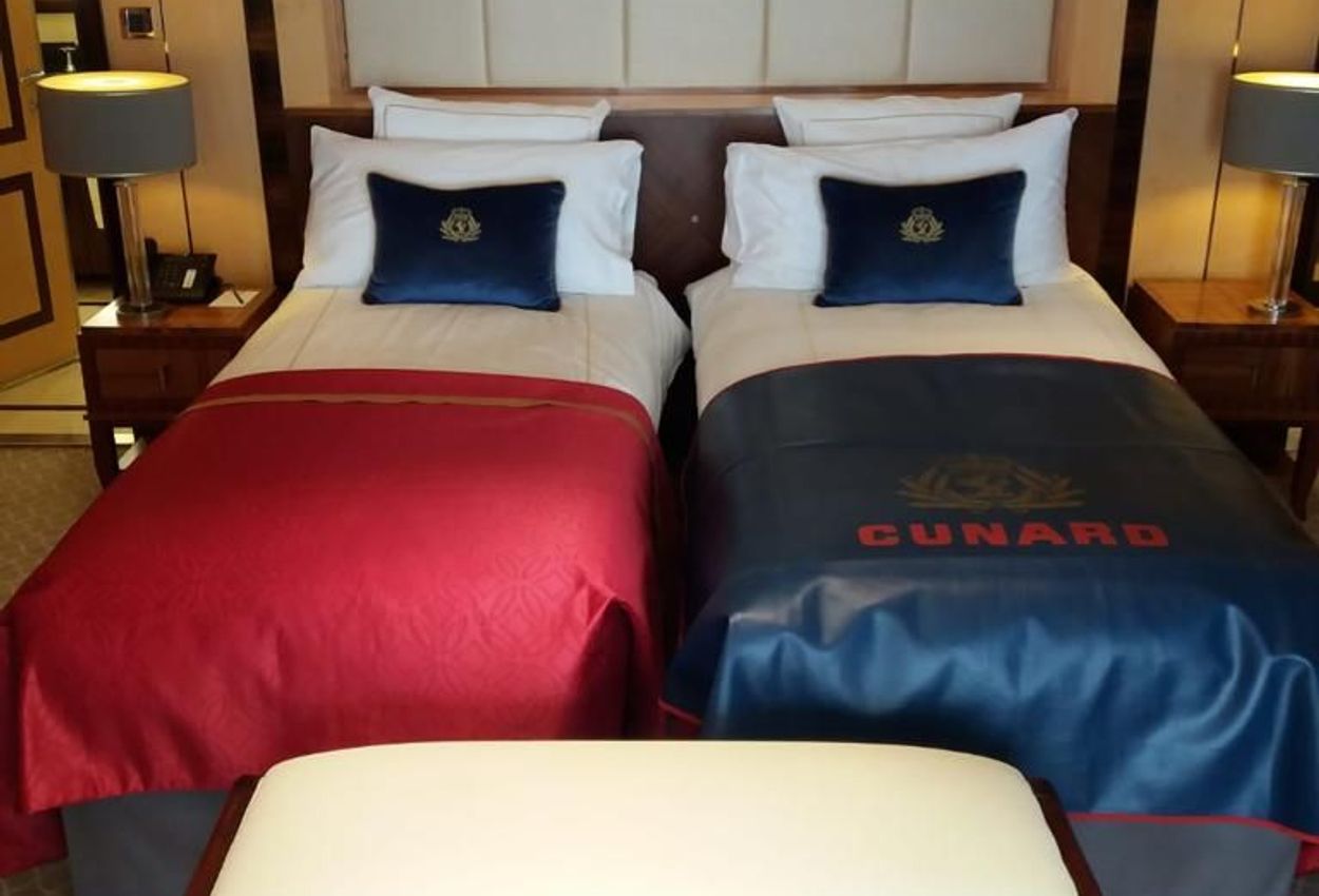 Das Kingsize-Bett, das sich in jeder Kabine befindet.