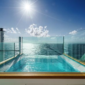 AIDAperla AIDAprima Infinity Pool