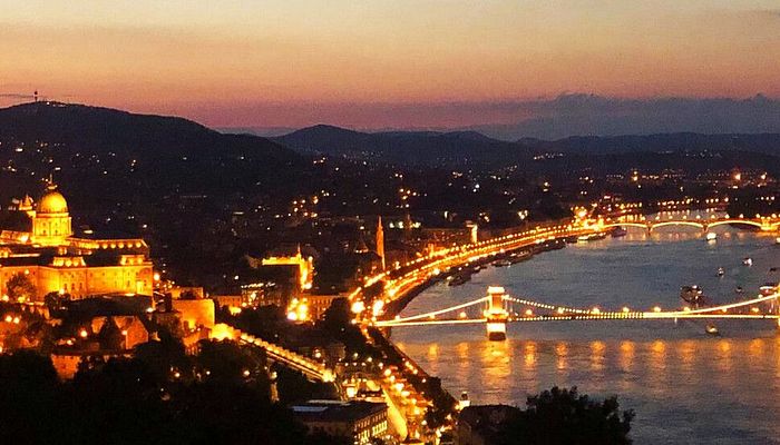 Budapest bei Nacht, Ungarn
