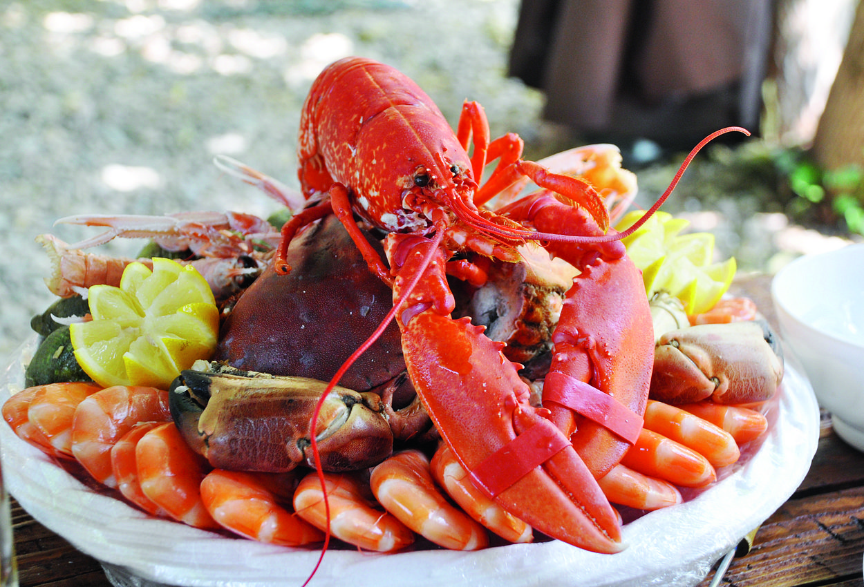 Seafood-Platte mit Hummer und Krabbe