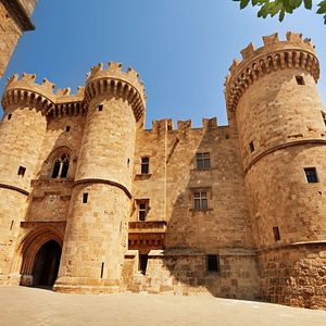 Silver Nova_Sport und Wellness_Pooldeck_©Silversea Cruises Ltd.