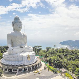Big Buddha Nakkerd Hill_Phuket_AdobeStock_167744560©chachanit_ztv5