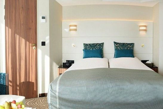 MS Anesha - Phoenix Flusskreuzfahrten - Zweibett Suite außen mit frz. Balkon Saturndeck (F)