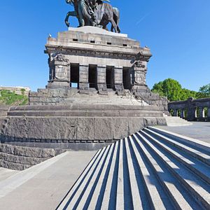 Bernkastel-Kues_AdobeStock_214250828_©EKH-Pictures_abo