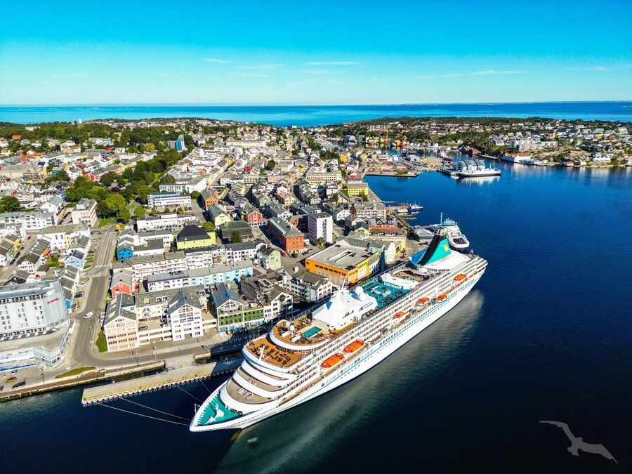 Die Artania in Kristiansand, Norwegen