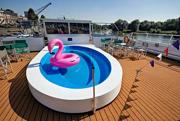 Pool Bar