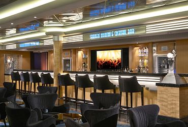Shaker’s Martini Bar 