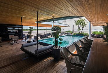 Pool Bar