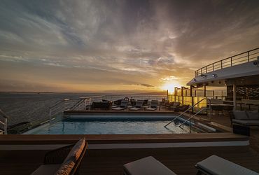 Pool Bar