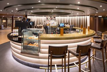 Crow’s Nest Bar 