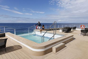 Pool Bar