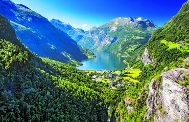 Q:\Destinationen\Norwegen\Fjorde_divers\Geiranger\Geiranger_AdobeStock_232864881©Eva Bocek_Mio_ztv5.tif