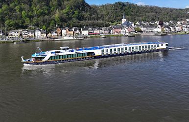 Die Lady Cristina mit neuer Bugbemalung