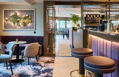 Lounge & Bar