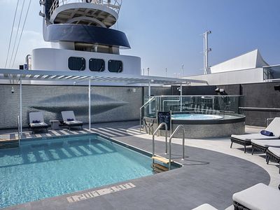Relaxen am exklusiven Pool