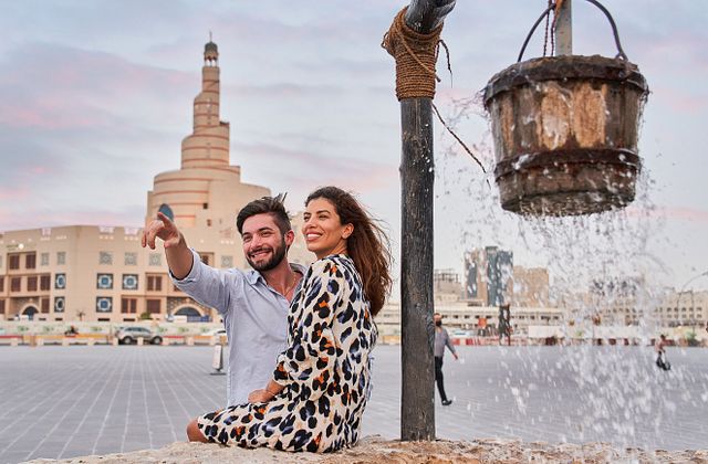 soukwaqif-doha-couple-brunnen-katar