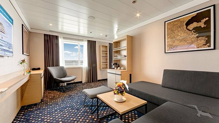 MS Amera - Phoenix Seereisen - 2-Bett-Suite mit Balkon Lidodeck (buchb. 2-3 Pers.) *GOLD* (U3)