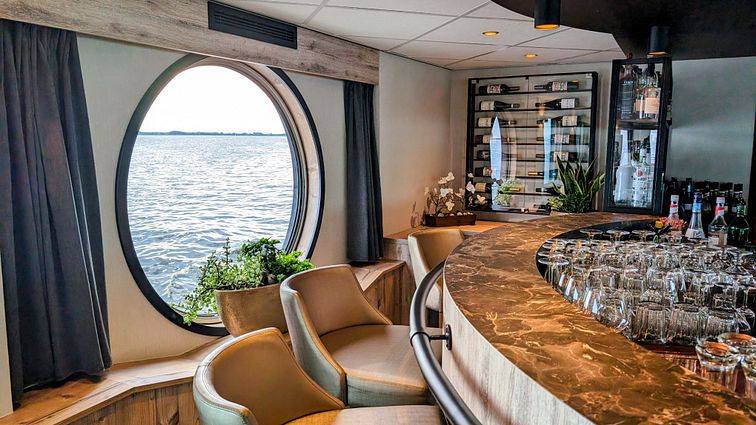An Bord der PRINCESS, Bar