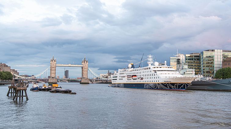 MS Hamburg in London