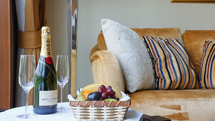 ms lady cristina suite kabinenservice champagner