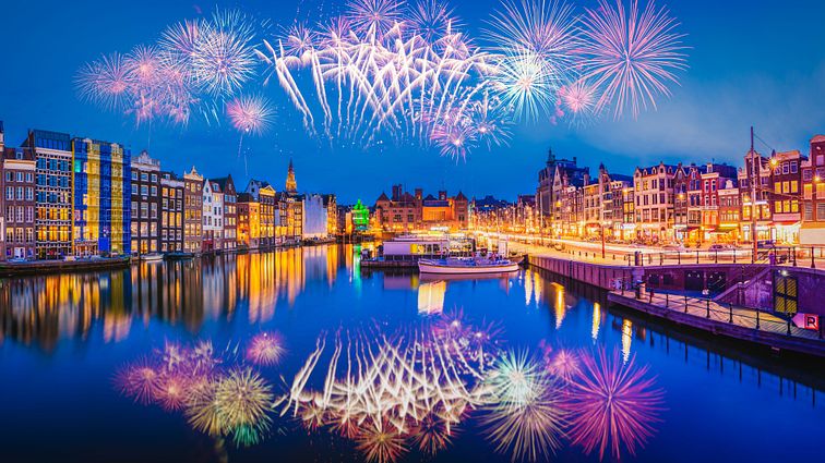 Amsterdam_AdobeStock_399717747©Pawel_abo