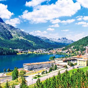 St. Moritz_AdobeStock_315520943_©kudosstudio_KI_pso