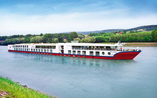 wohlfühlzeit mit panoramablick auf die donau