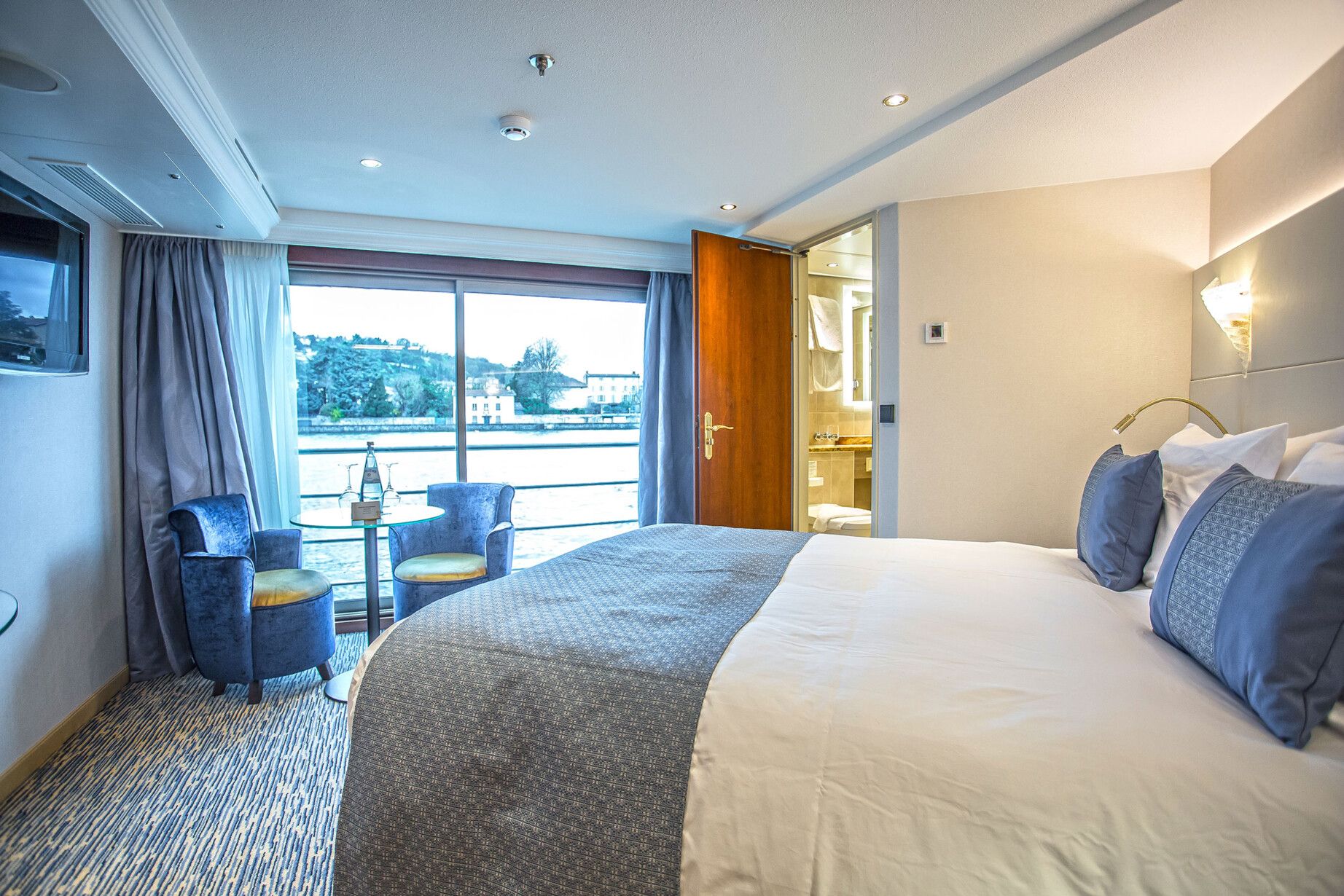 SWISS EMERALD - Ohne Reederei - Mini-Suite, Diamant-Deck & Rubin Deck