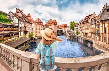 Q:\Destinationen\Frankreich\Elsass\Straßburg\Brücke über die Ill_Zentrum Straßburg_AdobeStock_285711198©EdNurg.jpg