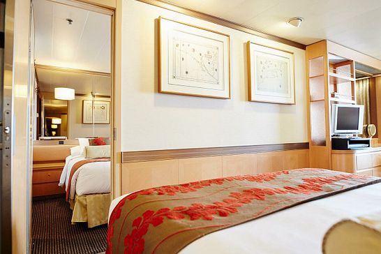 Vasco da Gama - Nicko Cruises Hochsee - 2-Bett Außenkabine mit Fenster und Verbindungstür (Familie) Deck 4 (10)
