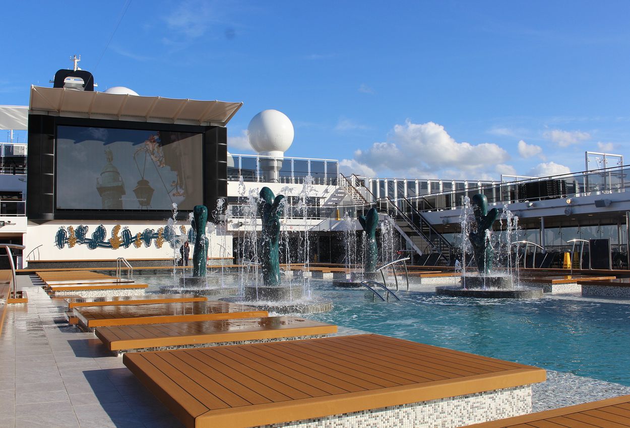 MSC Euribia Außenpool