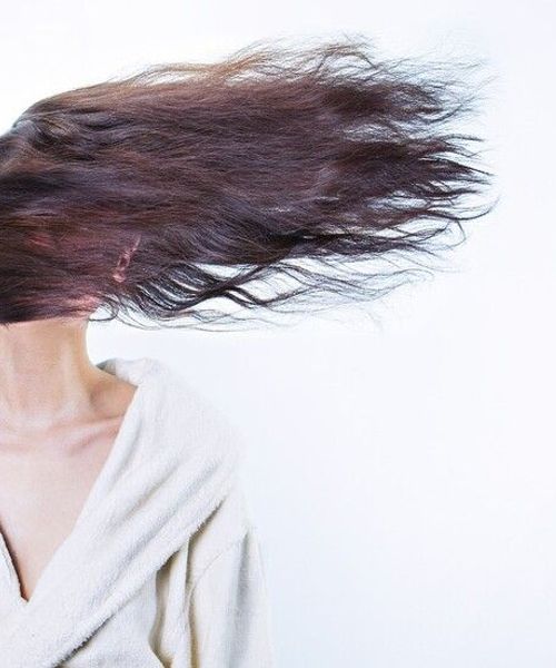 woman fön 586185_1920-1400x551