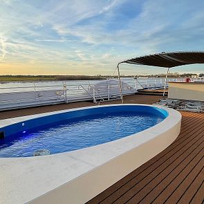 Compass Opera Pool