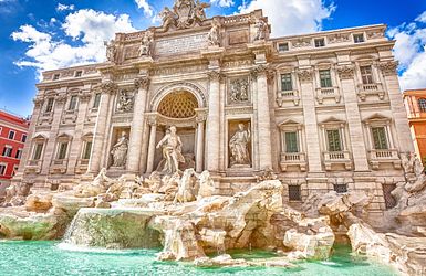 Blick auf den Trevi Brunnen in Rom