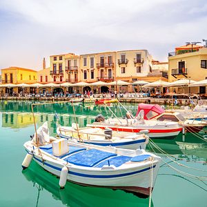 Kreta_Chania_AdobeStock_123444304 ©smallredgirl