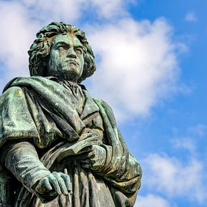 Beethoven_Beethoven-Denkmal-Bonn_AdobeStock_211675388©nmann77_bearbeitet