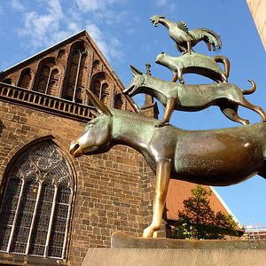 Stadt Enkhuizen an Fluss _AdobeStock_359943909 © Nataraj