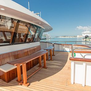 Moonlight Yacht an Deck