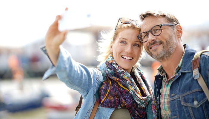 Menschen Stadt Touristen Happy Tourists Selfie