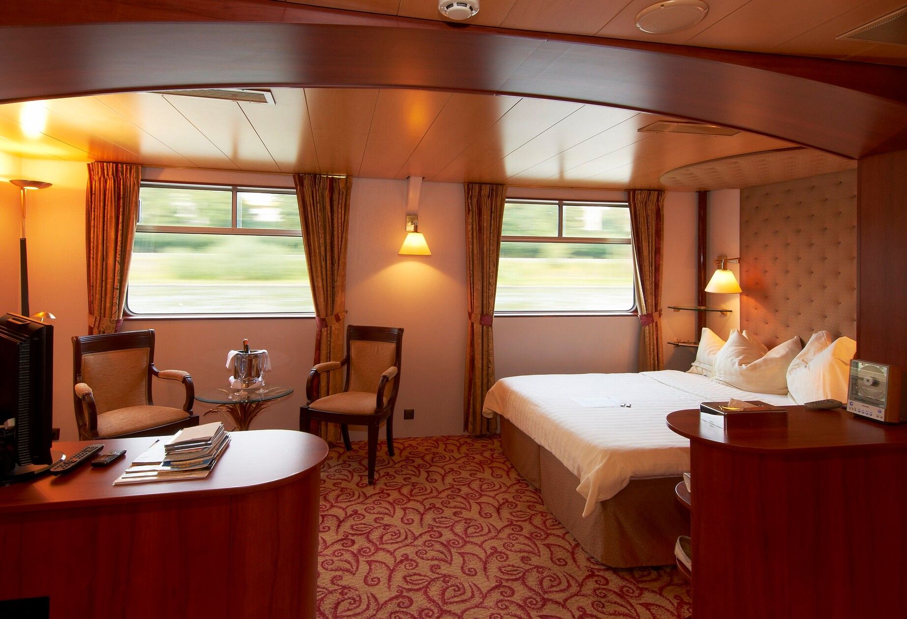 SWITZERLAND II - Ohne Reederei - 2 Bett Aussen Suite, Ruby Deck