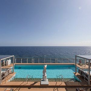 Silver Nova_Sport und Wellness_Pooldeck_©Silversea Cruises Ltd.