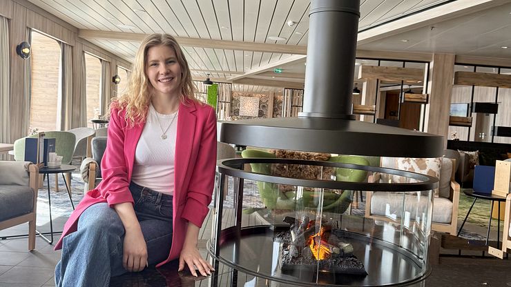 Unsere Kollegin Mara im Chalet an Bord der Mein Schiff Relax