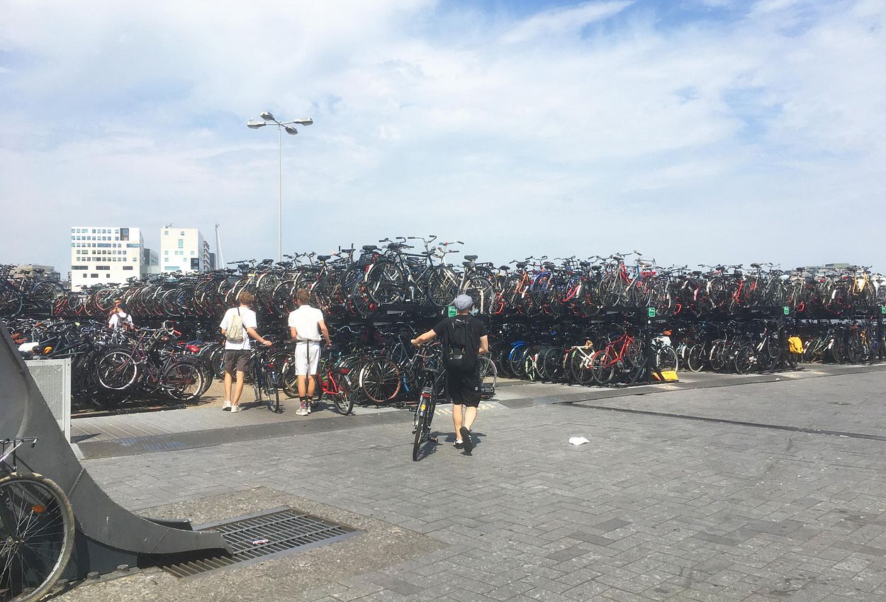 Fietsenparkplatz am Amsterdam Centraal Bahnhof